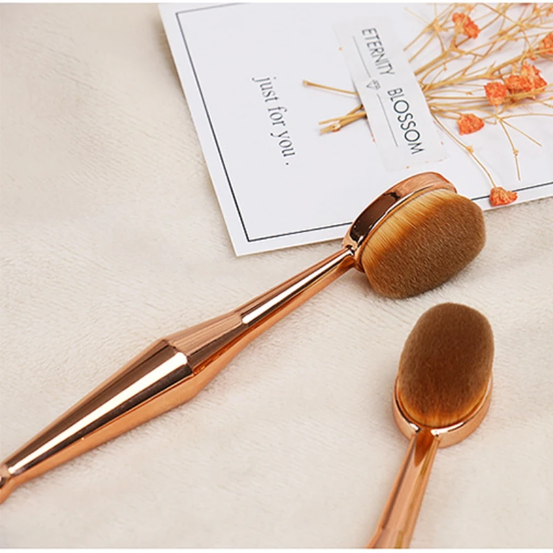 1 Pincel de Maquiagem Oval de  - Group Head Brush avaliação e preço